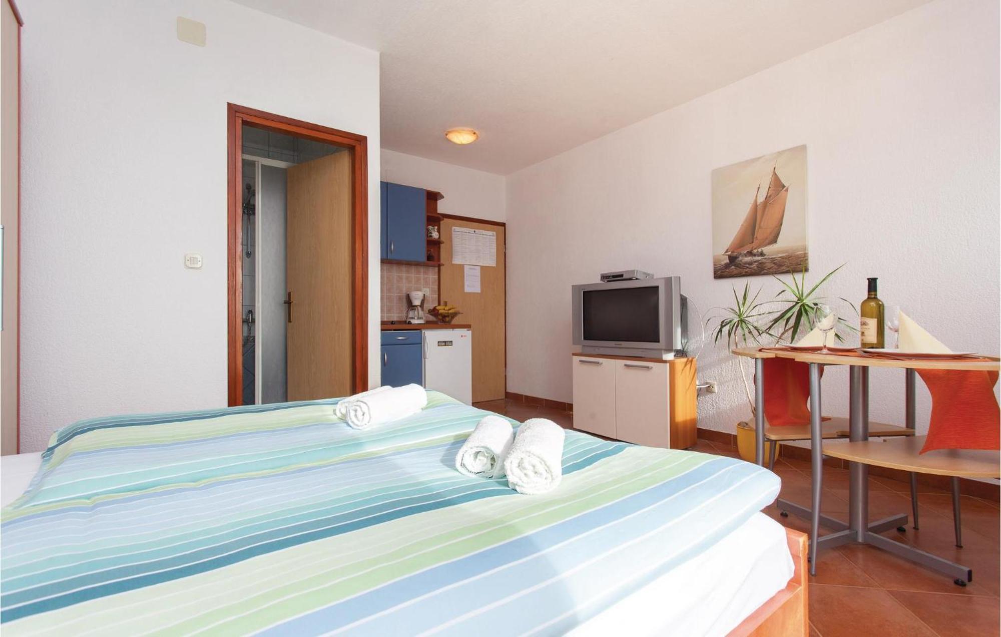 Stunning Apartment In Kornic With House Sea View Εξωτερικό φωτογραφία